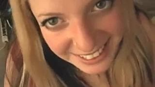 Una bionda che vuole solo farlo godere Una bionda che vuole solo farlo godere