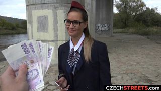 Su Xhamster, l'hostess di volo riceve denaro per del sesso!