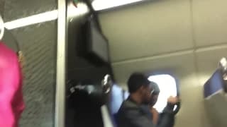 Una calda tettona si masturba sul treno