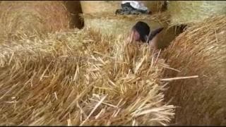 Una coppia amatoriale matura nel fienile Mature, Nonne