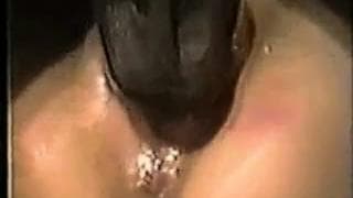 Donna matura in una scena interrazziale vintage