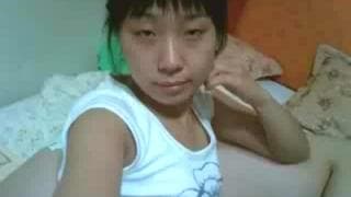 La giovane asiatica sta filmando questo porno La giovane asiatica sta filmando questo porno