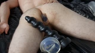 Un gay voglioso di penetrarsi da solo Un gay voglioso di penetrarsi da solo