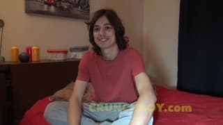 Un giovane gay inculata al suo casting