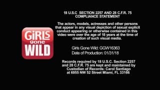 Una bionda si tocca in doccia dopo lo yoga Masturbazione, Pissing, Full HD, Sesso da sola