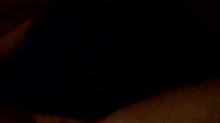 Lei vuole penetrarsi con il suo sextoy