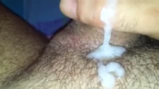 Un gay maturo sborra con una calda sega Un gay maturo sborra con una calda sega