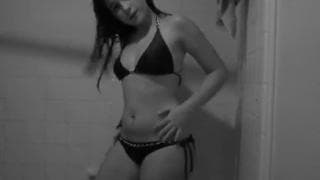 Amanda oggi balla per noi in bikini