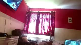 Questo gay ama stare nudo nella sua stanza