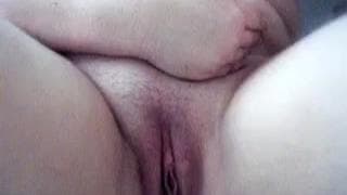 Il suo vibratore la farà venire per bene