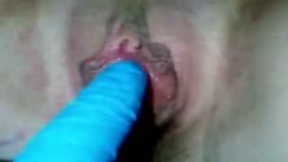 Una tettona si fa toccare dopo la doccia