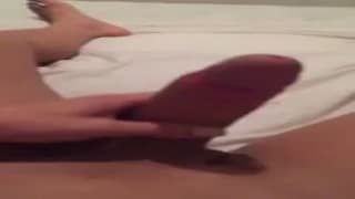 Marina mostra il suo pene davanti al web!