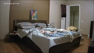 Questa coppia prova tante calde posizioni