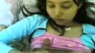 Una bella mora viene chiavata a casa