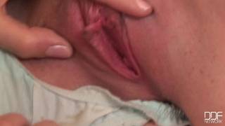 Una coppia di ragazze vogliose insieme