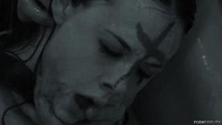 La sua gioia è vederla soffrire come una vera puttana