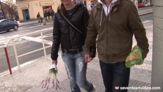 Ad Elvira b piacciono i fiori e il cazzo Ad Elvira b piacciono i fiori e il cazzo