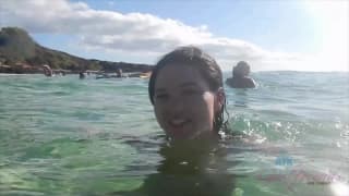 Questa giovane donna è scopata sulla spiaggia sotto il sole Questa giovane donna è scopata sulla spiaggia sotto il sole