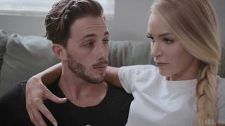 Sarah Vandella e Emma Hix lo scopano