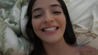 Emily Willis usa tutte le sue abilità per ottenere il suo sperma