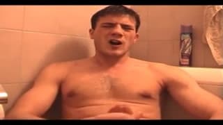 Il suo grosso cazzo duro vuole godere Il suo grosso cazzo duro vuole godere