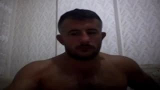 Un ragazzo moro sborra da solo in webcam Un ragazzo moro sborra da solo in webcam