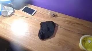 La trans offre il suo bel culo nero a un ragazzo arrapato