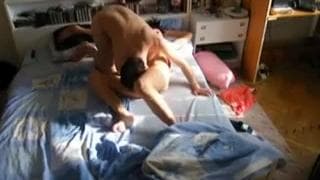 Sua moglie si diverte a scopare a letto Sua moglie si diverte a scopare a letto