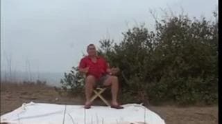 Una milf bionda all'aperto con un amico Una milf bionda all'aperto con un amico