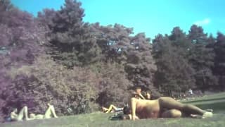 Ecco un parco pieno di caldi gay nudi Ecco un parco pieno di caldi gay nudi