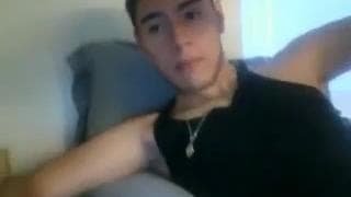 Lui sa masturbarsi il culo e il cazzo