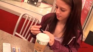 Una mora di 18 anni scopa il fotografo