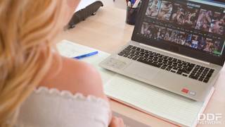Natasha ama farsi scopare durante il lavoro Natasha ama farsi scopare durante il lavoro