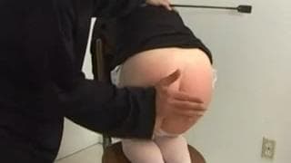Una calda suora sculacciata da un prete Una calda suora sculacciata da un prete