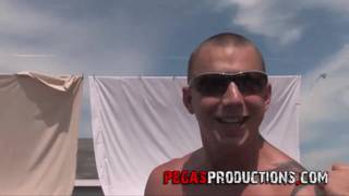 Orgia in Quebec e concorso di magliette bagnate in un xvideo