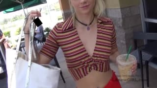 Una favolosa ragazza bionda al casting Una favolosa ragazza bionda al casting