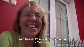 Una notte di festa che si conclude con tanto sesso in gruppo