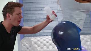 Il grosso culo tatuato di Moriah Mills è imperdibile