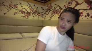 Una giovane asiatica scopata da un turista americano