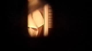 Lui spia questa donna e la sua figa pelosa quando è sotto la doccia Lui spia questa donna e la sua figa pelosa quando è sotto la doccia