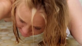 Megan S e Tracy Sweet che si mangiano la figa in piscina Megan S e Tracy Sweet che si mangiano la figa in piscina