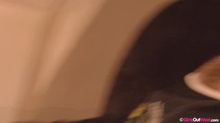 Le lesbiche girano un altro video hard