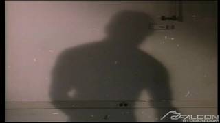 Il prigioniero si fa dominare il culo dai dildo Il prigioniero si fa dominare il culo dai dildo