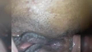 Una nera penetrata e filmata da vicino Una nera penetrata e filmata da vicino