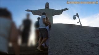 Antonio Mallorca rimorchia una ragazza brasiliana e la scopa