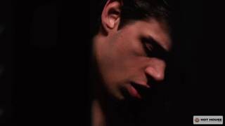 Kurtis Wolfe sente Michael Delray segarsi e fa lo stesso