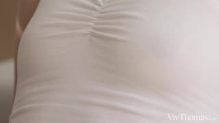 Hayli e Jia smettono di studiare per leccarsela e baciarsi