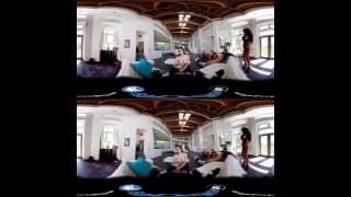 Una splendida ragazza lo cavalca in VR per il nostro puro piacere