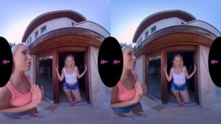 Splendida bionda scopa in POV Virtuale e le sue amiche la raggiungono