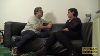 Lily Brutal adora che un uomo più anziano come Pascal White la sottometta